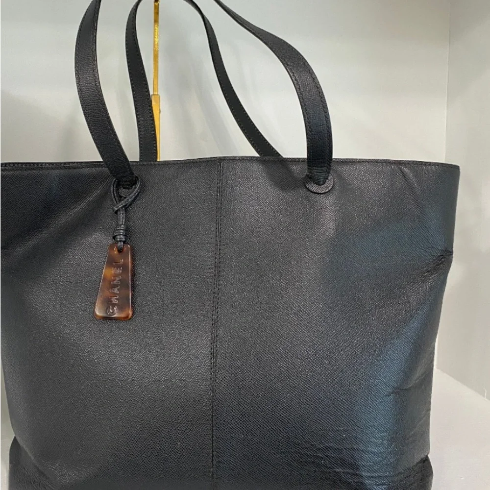 💯Authenthic CHANEL Caviar Black leather Tote bag Circa 1997-99.